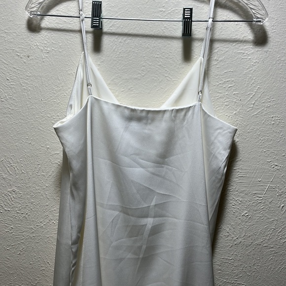 White dress - Picture 4 of 5